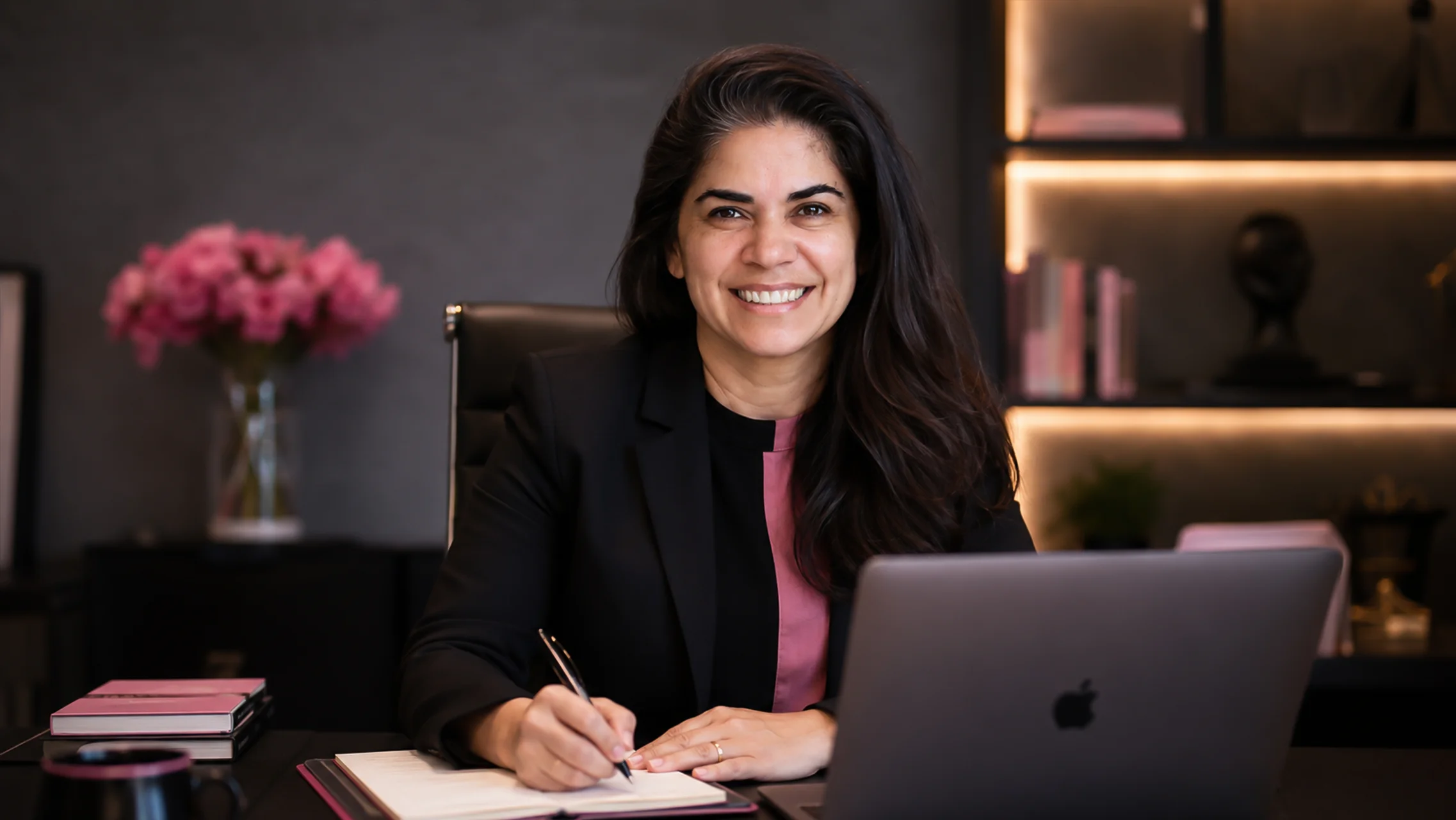 Profissional em uma situação de atendimento e relacionamento com cliente