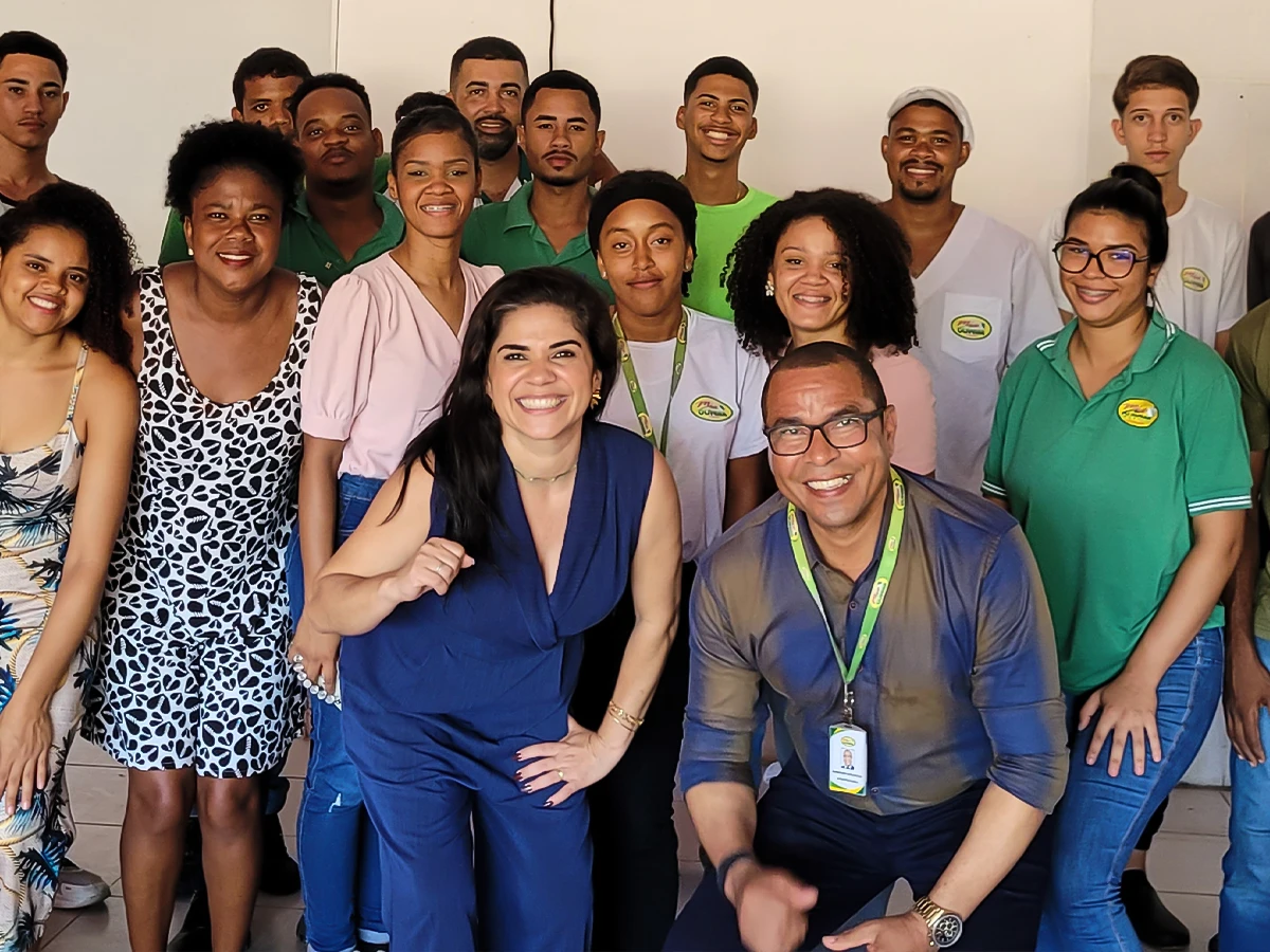 Equipe participando de uma atividade de treinamento